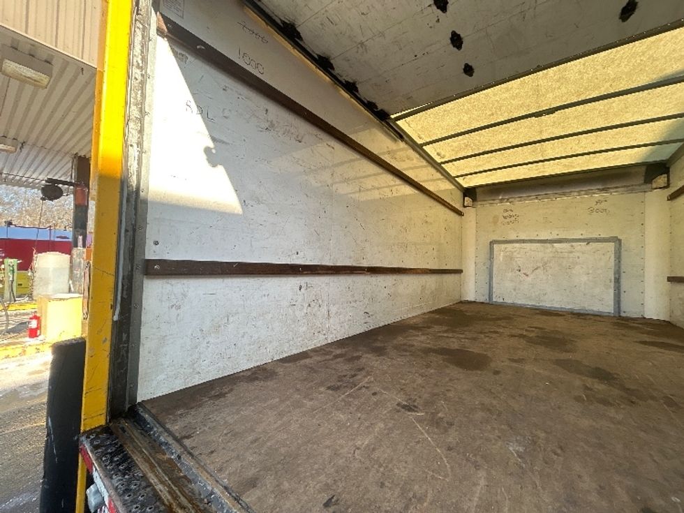 Light Duty Box Truck-Light and Medium Duty Trucks-Ford-2021-E350-Braintree-MA-81,053\n\t\tmiles-$ 26,500 - Image 11