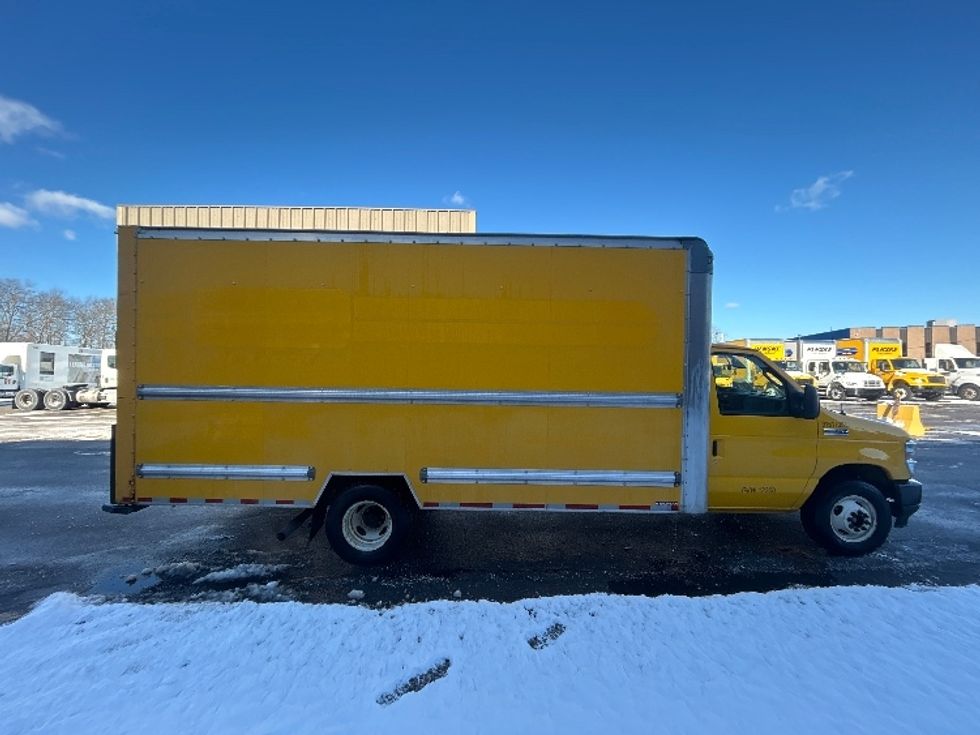 Light Duty Box Truck-Light and Medium Duty Trucks-Ford-2021-E350-Braintree-MA-81,053\n\t\tmiles-$ 26,500 - Image 15