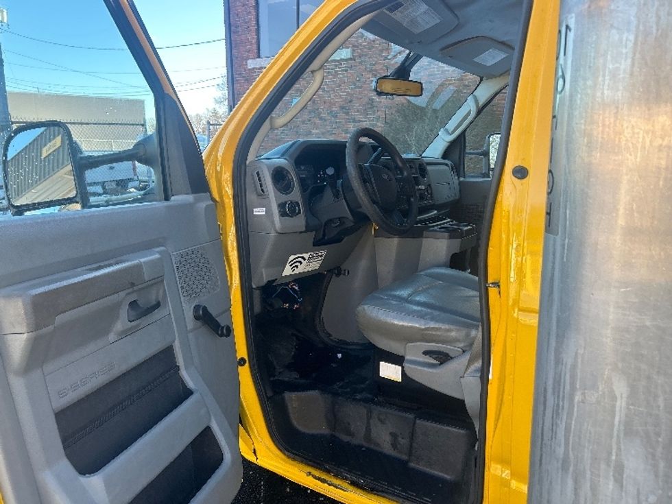 Light Duty Box Truck-Light and Medium Duty Trucks-Ford-2021-E350-Braintree-MA-81,053\n\t\tmiles-$ 26,500 - Image 16