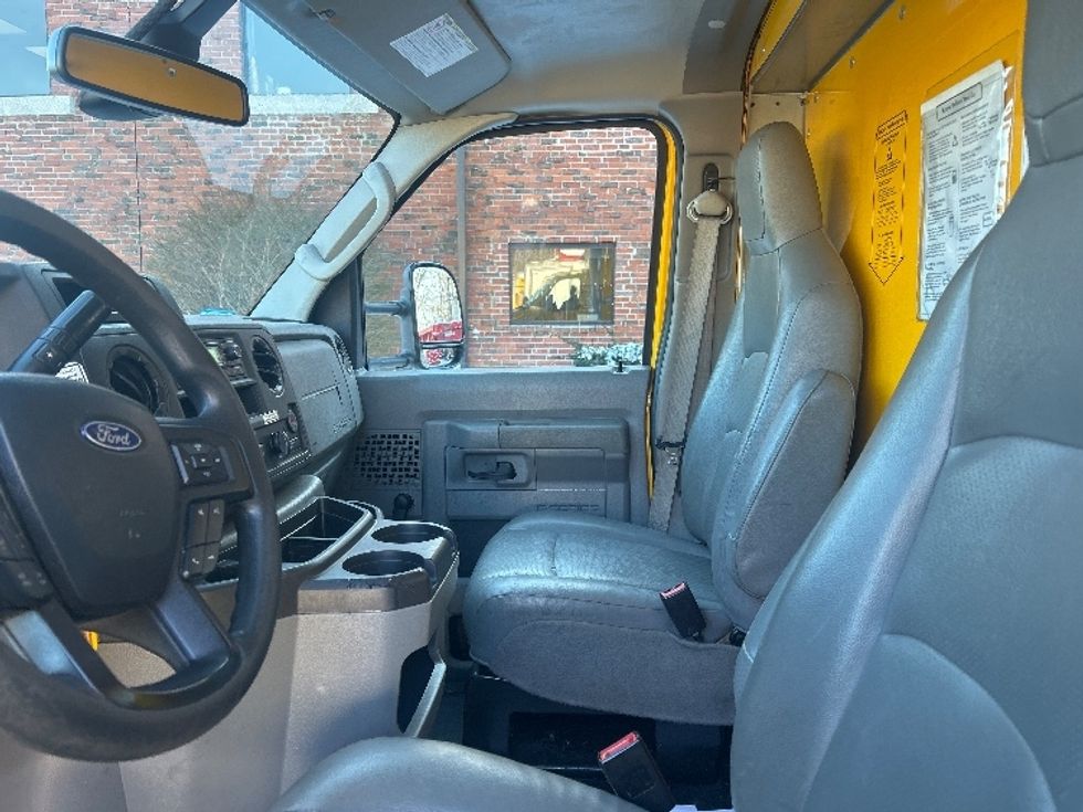 Light Duty Box Truck-Light and Medium Duty Trucks-Ford-2021-E350-Braintree-MA-81,053\n\t\tmiles-$ 26,500 - Image 19