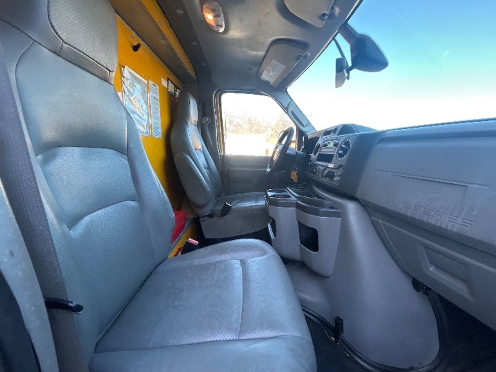 Light Duty Box Truck-Light and Medium Duty Trucks-Ford-2021-E350-Braintree-MA-81,053\n\t\tmiles-$ 26,500 - Image 22
