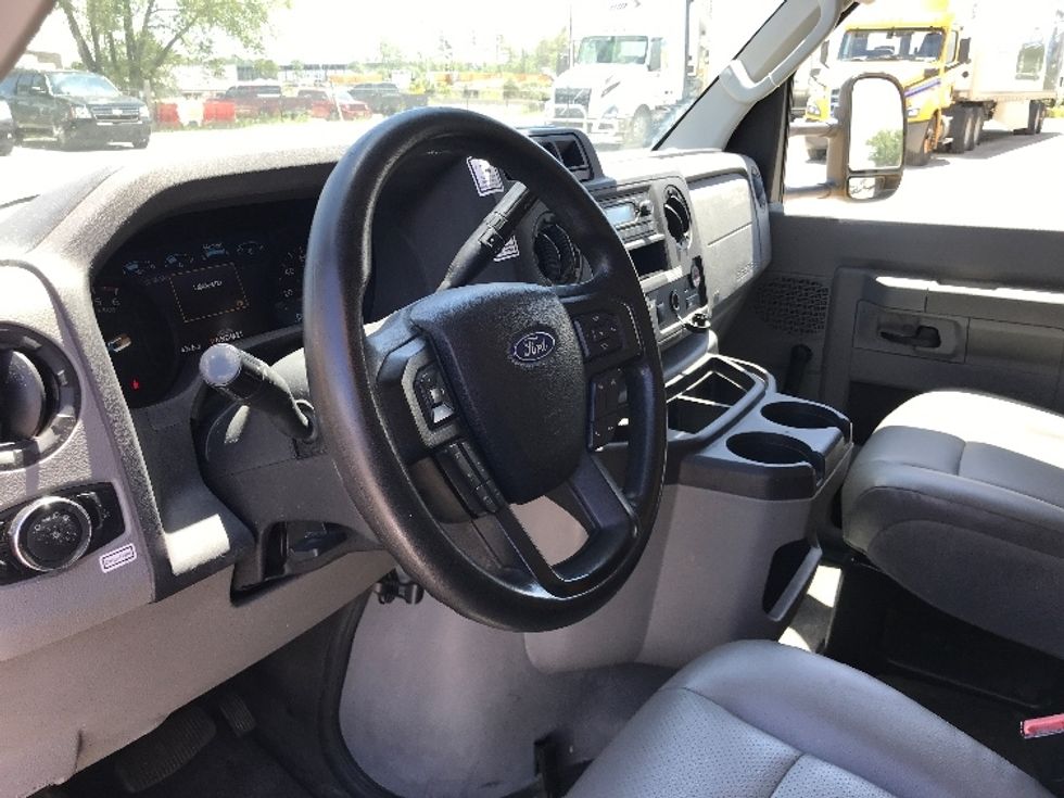 Light Duty Box Truck-Light and Medium Duty Trucks-Ford-2021-E350-Brooklyn Park-MN-88,818\n\t\tmiles-$ 27,750 - Image 17