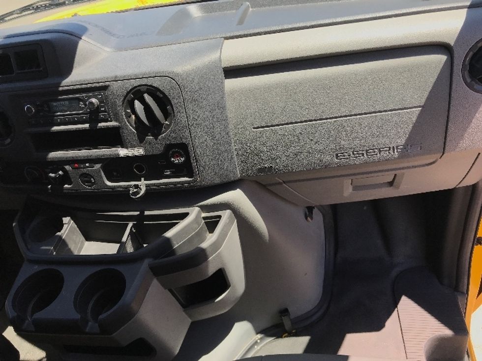 Light Duty Box Truck-Light and Medium Duty Trucks-Ford-2021-E350-Brooklyn Park-MN-88,818\n\t\tmiles-$ 27,750 - Image 21