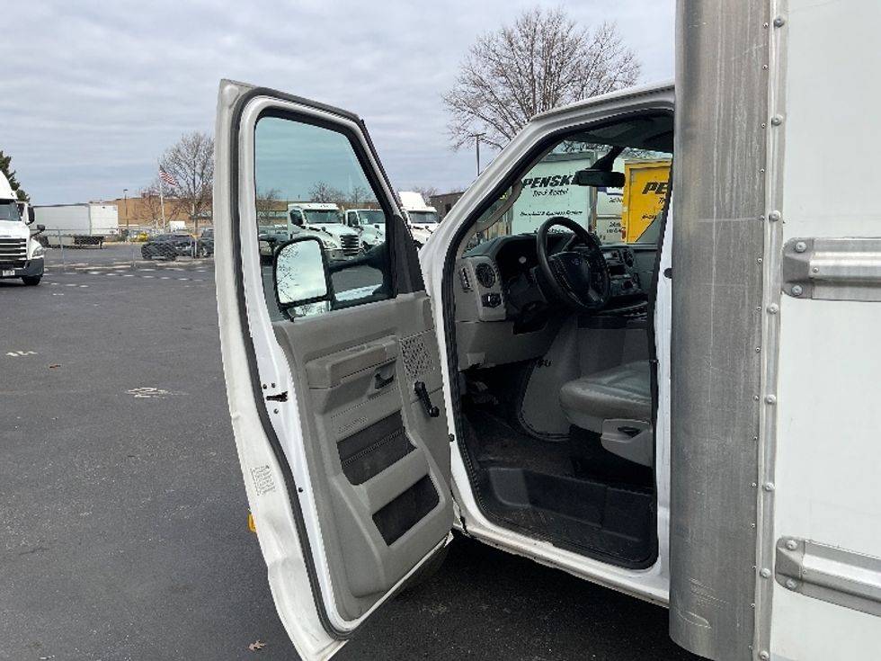 Light Duty Box Truck-Light and Medium Duty Trucks-Ford-2021-E350-Capitol Heights-MD-80,685\n\t\tmiles-$ 29,250 - Image 14