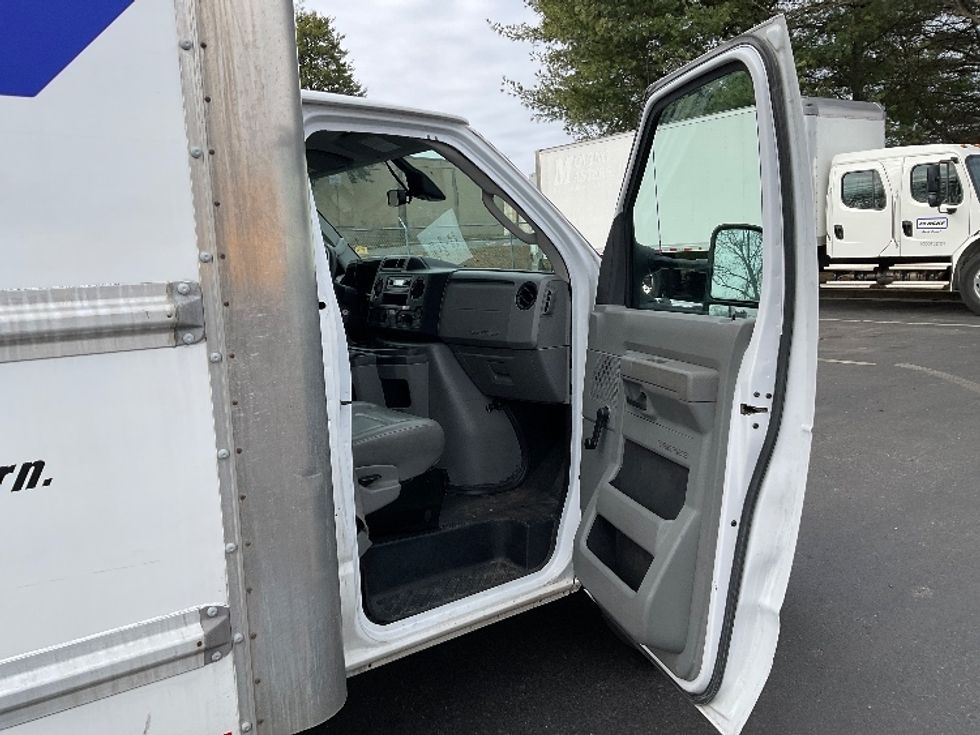 Light Duty Box Truck-Light and Medium Duty Trucks-Ford-2021-E350-Capitol Heights-MD-80,685\n\t\tmiles-$ 29,250 - Image 18