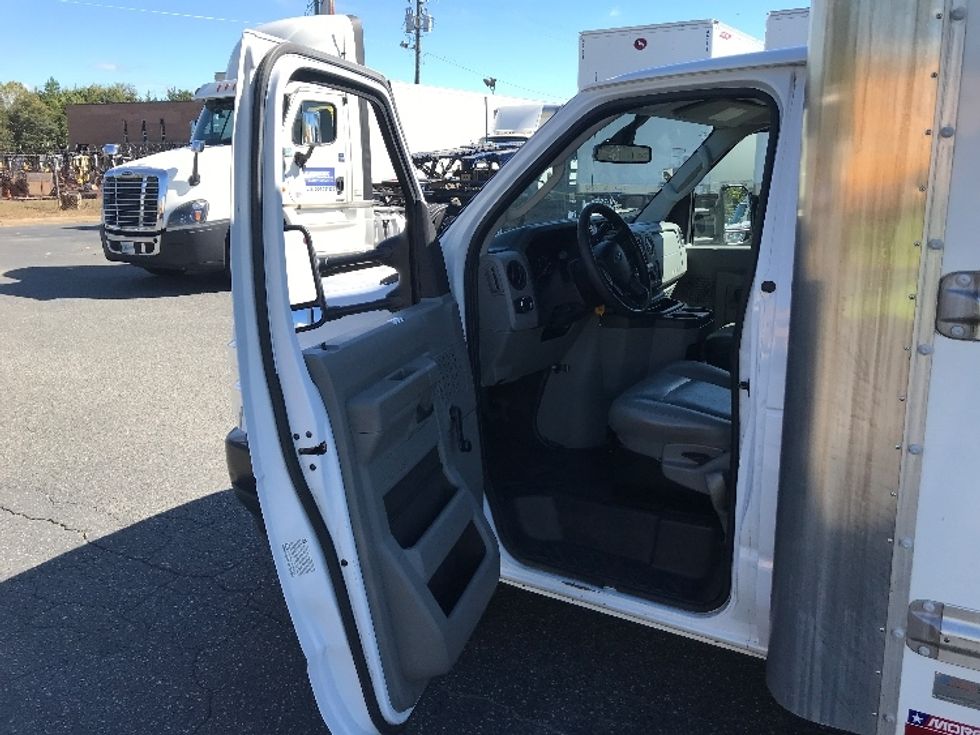 Light Duty Box Truck-Light and Medium Duty Trucks-Ford-2021-E350-Charlotte-NC-104,686\n\t\tmiles-$ 29,500 - Image 16