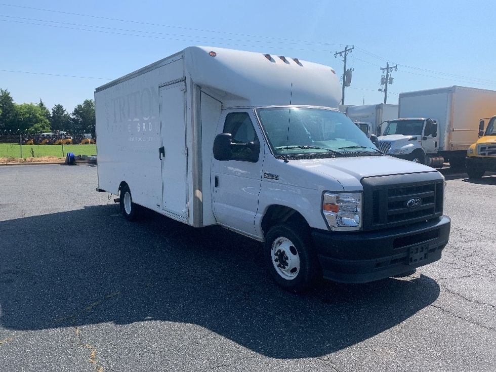 Light Duty Box Truck-Light and Medium Duty Trucks-Ford-2021-E350-Charlotte-NC-106,351\n\t\tmiles-$ 37,750 - Image 1