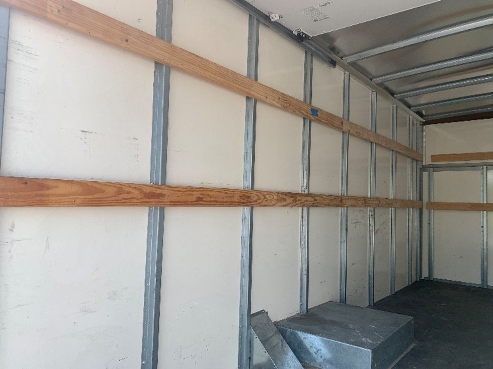 Light Duty Box Truck-Light and Medium Duty Trucks-Ford-2021-E350-Charlotte-NC-106,351\n\t\tmiles-$ 37,750 - Image 10