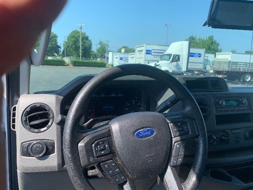 Light Duty Box Truck-Light and Medium Duty Trucks-Ford-2021-E350-Charlotte-NC-106,351\n\t\tmiles-$ 37,750 - Image 16