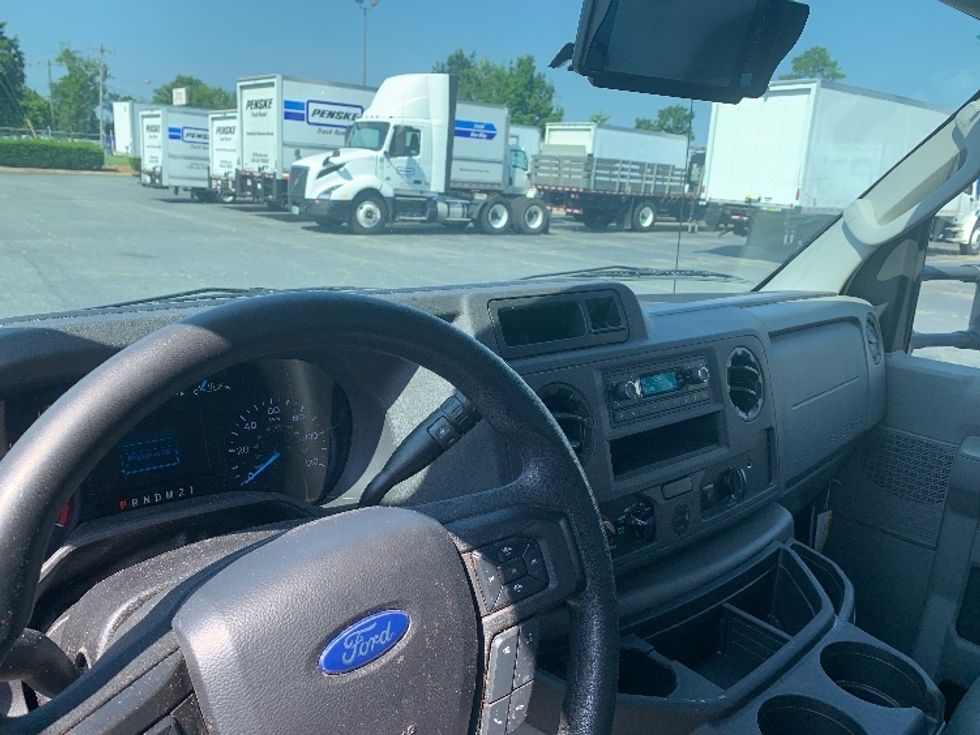 Light Duty Box Truck-Light and Medium Duty Trucks-Ford-2021-E350-Charlotte-NC-106,351\n\t\tmiles-$ 37,750 - Image 17