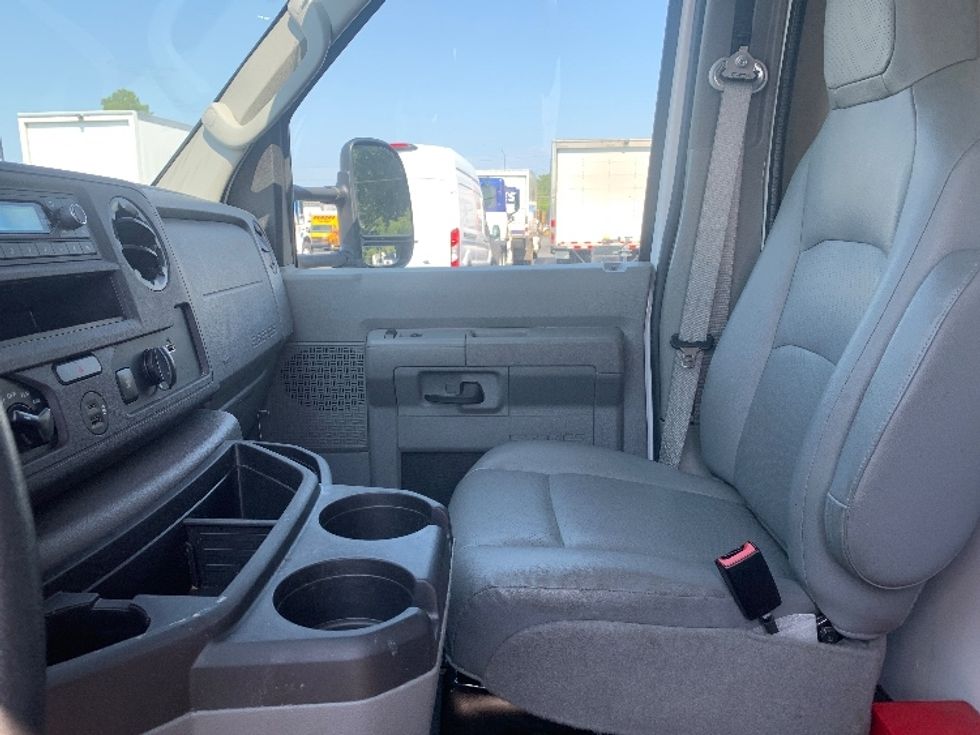 Light Duty Box Truck-Light and Medium Duty Trucks-Ford-2021-E350-Charlotte-NC-106,351\n\t\tmiles-$ 37,750 - Image 18