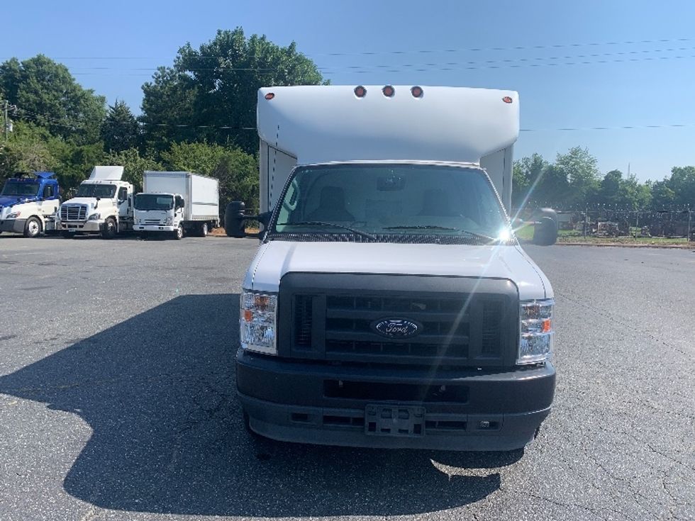 Light Duty Box Truck-Light and Medium Duty Trucks-Ford-2021-E350-Charlotte-NC-106,351\n\t\tmiles-$ 37,750 - Image 2