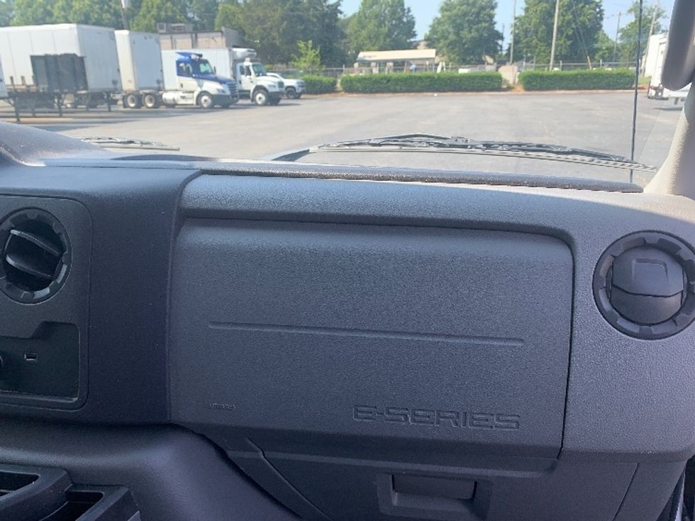 Light Duty Box Truck-Light and Medium Duty Trucks-Ford-2021-E350-Charlotte-NC-106,351\n\t\tmiles-$ 37,750 - Image 20