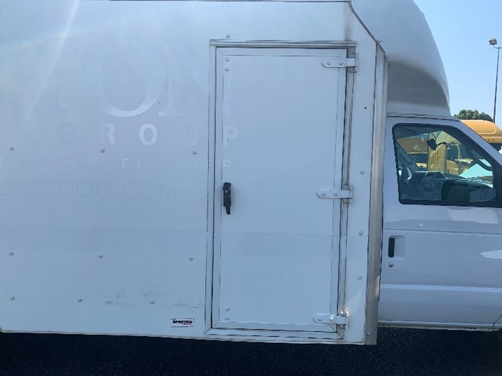 Light Duty Box Truck-Light and Medium Duty Trucks-Ford-2021-E350-Charlotte-NC-106,351\n\t\tmiles-$ 37,750 - Image 24