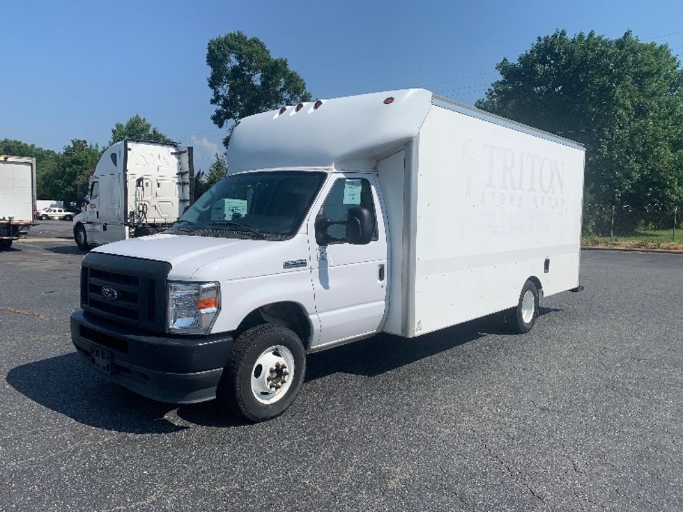 Light Duty Box Truck-Light and Medium Duty Trucks-Ford-2021-E350-Charlotte-NC-106,351\n\t\tmiles-$ 37,750 - Image 3