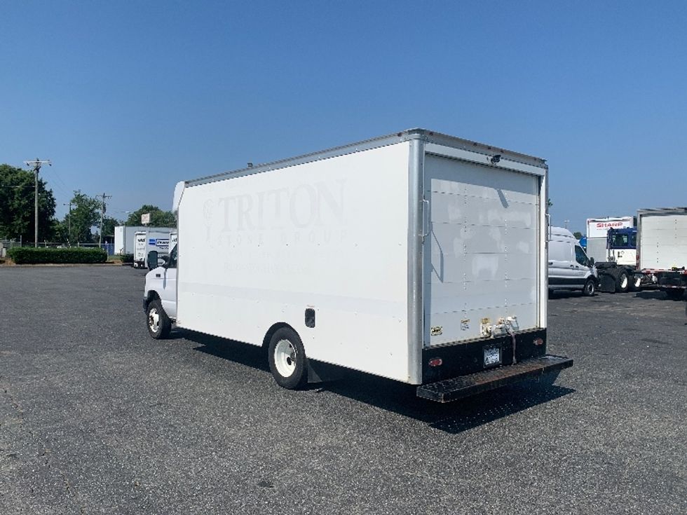 Light Duty Box Truck-Light and Medium Duty Trucks-Ford-2021-E350-Charlotte-NC-106,351\n\t\tmiles-$ 37,750 - Image 6