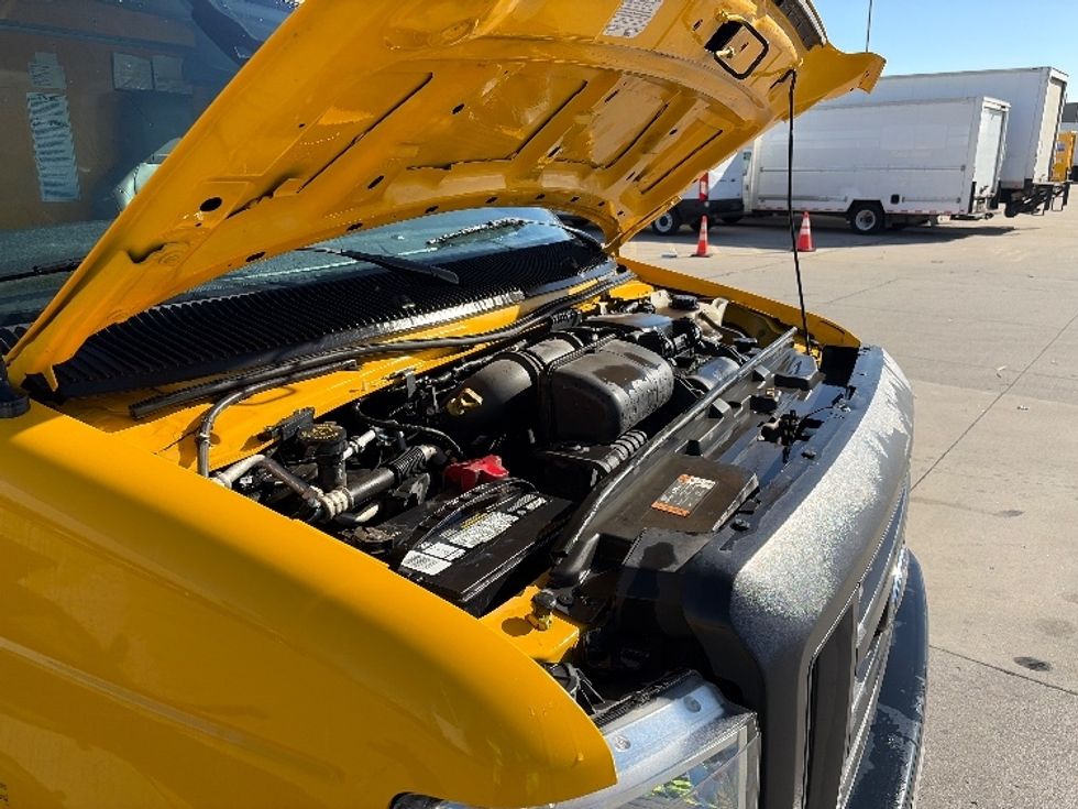 Light Duty Box Truck-Light and Medium Duty Trucks-Ford-2021-E350-Dallas-TX-101,338\n\t\tmiles-$ 25,750 - Image 23