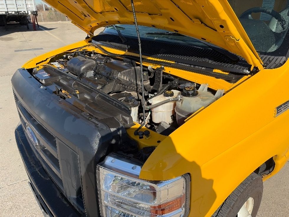 Light Duty Box Truck-Light and Medium Duty Trucks-Ford-2021-E350-Dallas-TX-101,338\n\t\tmiles-$ 25,750 - Image 24