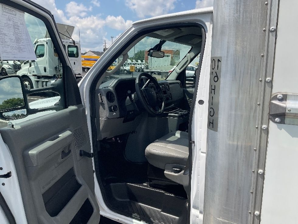 Light Duty Box Truck-Light and Medium Duty Trucks-Ford-2021-E350-Dayton-OH-86,907\n\t\tmiles-$ 36,750 - Image 14