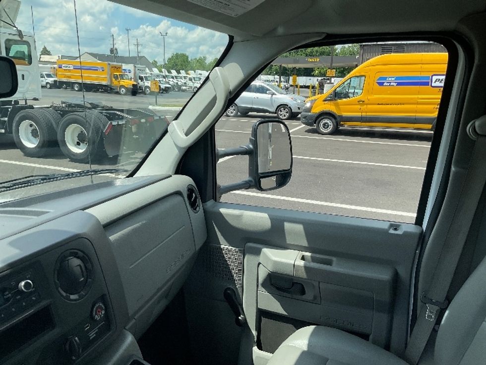 Light Duty Box Truck-Light and Medium Duty Trucks-Ford-2021-E350-Dayton-OH-86,907\n\t\tmiles-$ 36,750 - Image 17