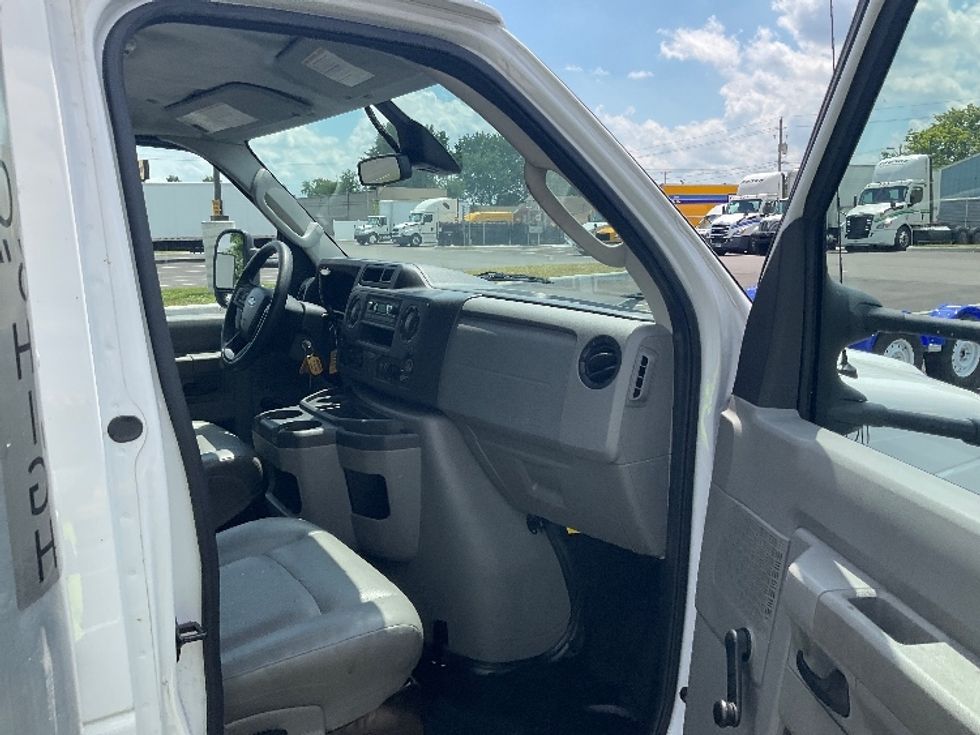 Light Duty Box Truck-Light and Medium Duty Trucks-Ford-2021-E350-Dayton-OH-86,907\n\t\tmiles-$ 36,750 - Image 18