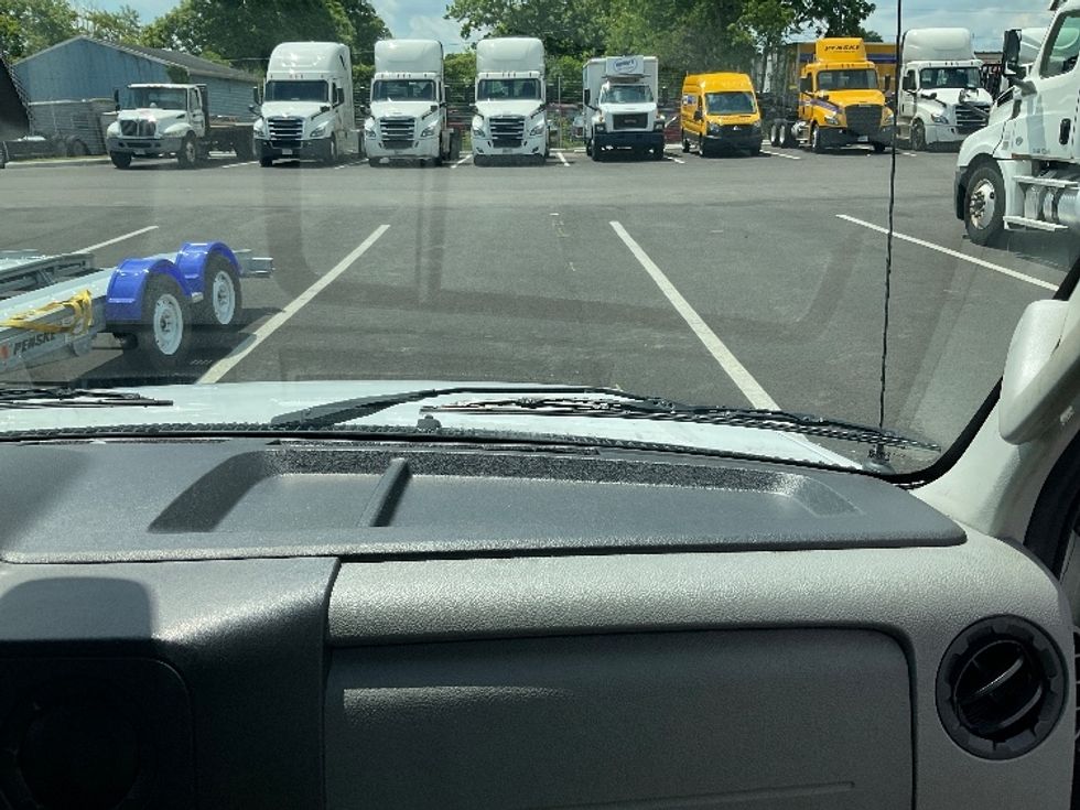 Light Duty Box Truck-Light and Medium Duty Trucks-Ford-2021-E350-Dayton-OH-86,907\n\t\tmiles-$ 36,750 - Image 19