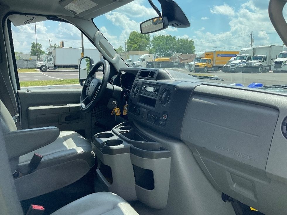 Light Duty Box Truck-Light and Medium Duty Trucks-Ford-2021-E350-Dayton-OH-86,907\n\t\tmiles-$ 36,750 - Image 20