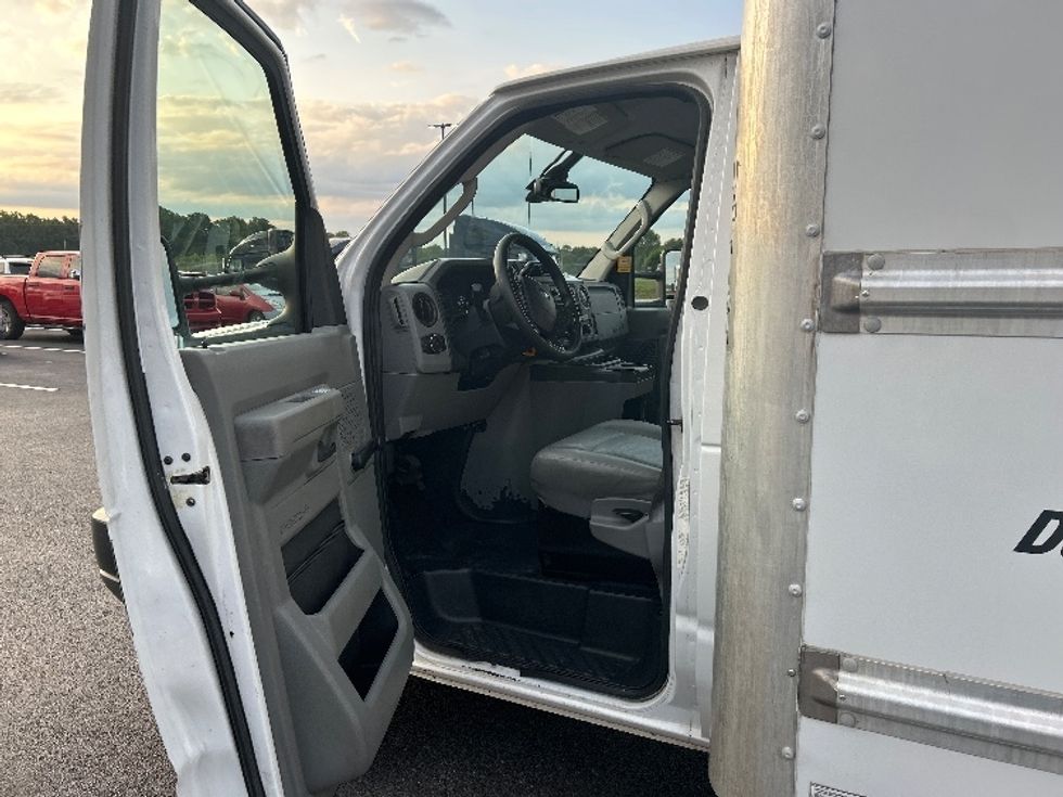 Light Duty Box Truck-Light and Medium Duty Trucks-Ford-2021-E350-Decatur-AL-99,154\n\t\tmiles-$ 29,750 - Image 16