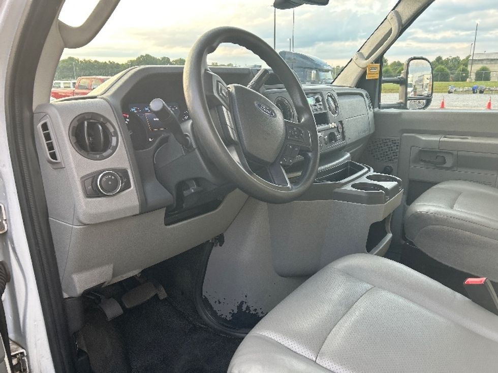 Light Duty Box Truck-Light and Medium Duty Trucks-Ford-2021-E350-Decatur-AL-99,154\n\t\tmiles-$ 29,750 - Image 17