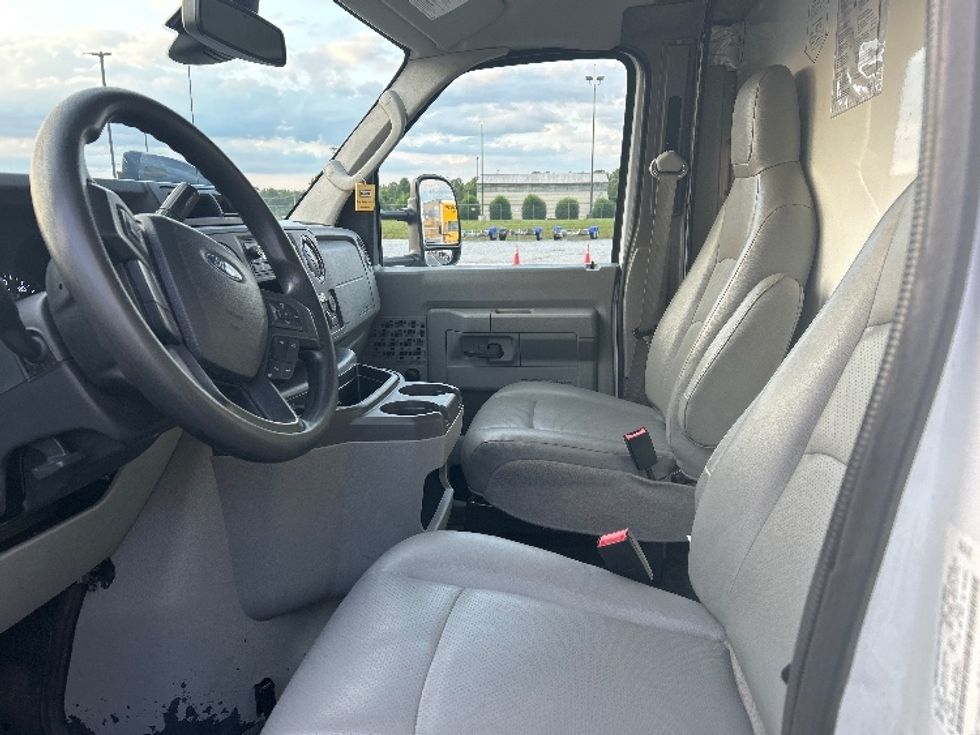 Light Duty Box Truck-Light and Medium Duty Trucks-Ford-2021-E350-Decatur-AL-99,154\n\t\tmiles-$ 29,750 - Image 19