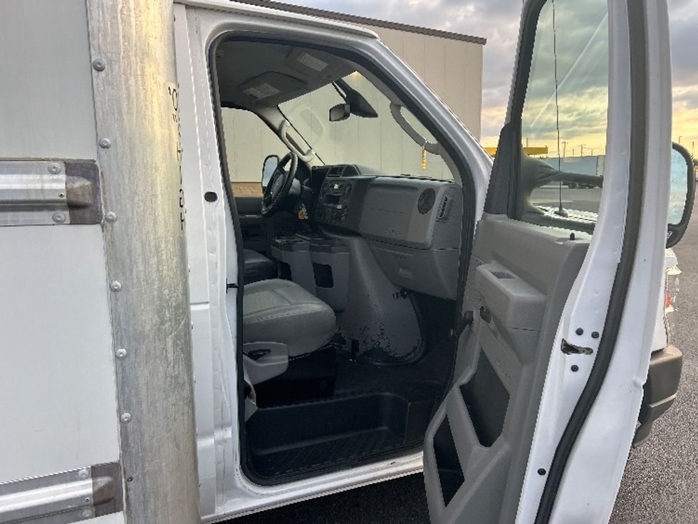 Light Duty Box Truck-Light and Medium Duty Trucks-Ford-2021-E350-Decatur-AL-99,154\n\t\tmiles-$ 29,750 - Image 20