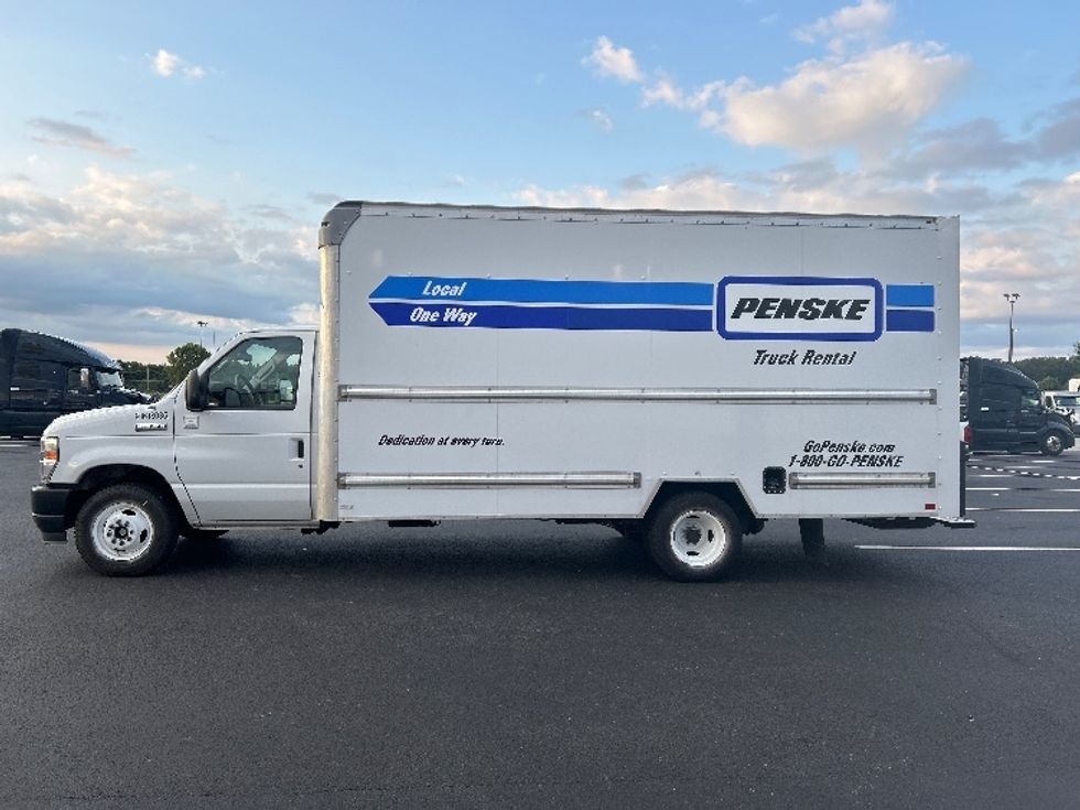 Light Duty Box Truck-Light and Medium Duty Trucks-Ford-2021-E350-Decatur-AL-99,154\n\t\tmiles-$ 29,750 - Image 4