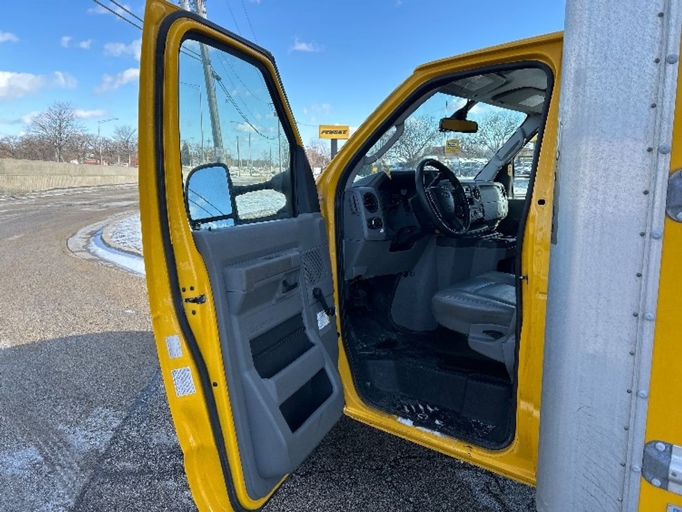 Light Duty Box Truck-Light and Medium Duty Trucks-Ford-2021-E350-East Chicago-IN-102,465\n\t\tmiles-$ 26,250 - Image 15