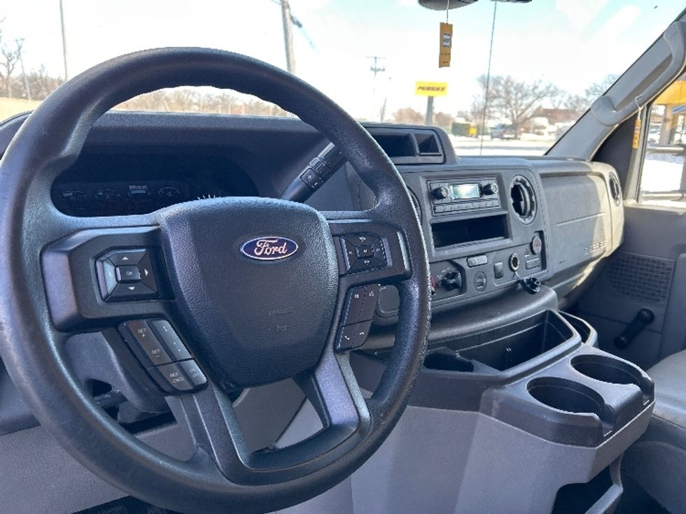 Light Duty Box Truck-Light and Medium Duty Trucks-Ford-2021-E350-East Chicago-IN-102,465\n\t\tmiles-$ 26,250 - Image 16