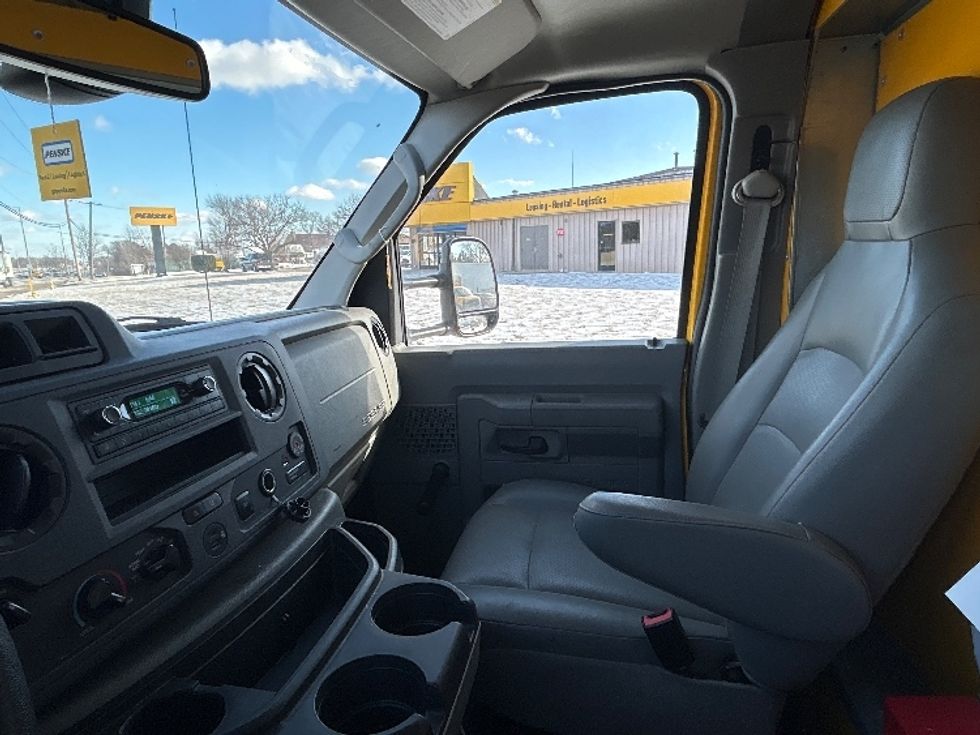 Light Duty Box Truck-Light and Medium Duty Trucks-Ford-2021-E350-East Chicago-IN-102,465\n\t\tmiles-$ 26,250 - Image 18
