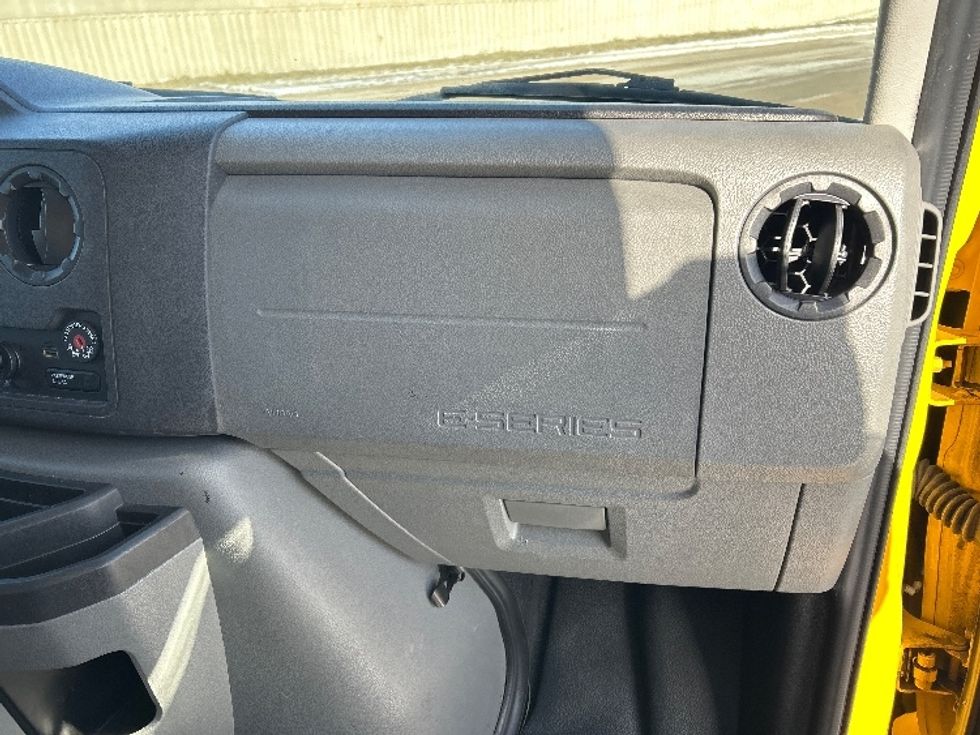 Light Duty Box Truck-Light and Medium Duty Trucks-Ford-2021-E350-East Chicago-IN-102,465\n\t\tmiles-$ 26,250 - Image 20