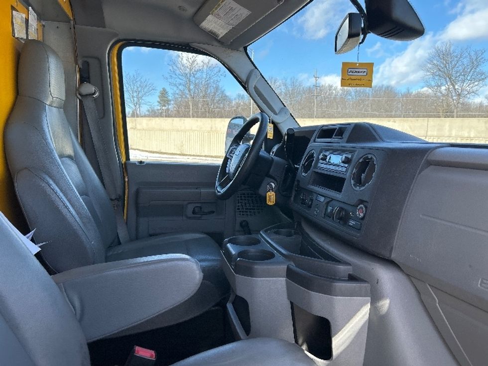 Light Duty Box Truck-Light and Medium Duty Trucks-Ford-2021-E350-East Chicago-IN-102,465\n\t\tmiles-$ 26,250 - Image 21