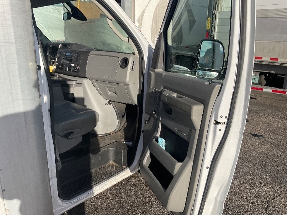 Light Duty Box Truck-Light and Medium Duty Trucks-Ford-2021-E350-El Paso-TX-96,052\n\t\tmiles-$ 30,500 - Image 20