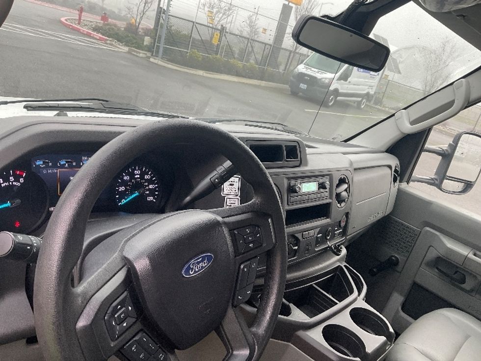Light Duty Box Truck-Light and Medium Duty Trucks-Ford-2021-E350-Everett-WA-111,141\n\t\tmiles-$ 28,500 - Image 14