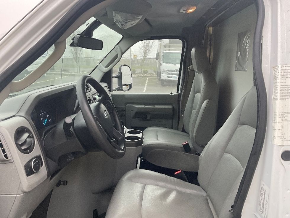 Light Duty Box Truck-Light and Medium Duty Trucks-Ford-2021-E350-Everett-WA-111,141\n\t\tmiles-$ 28,500 - Image 16