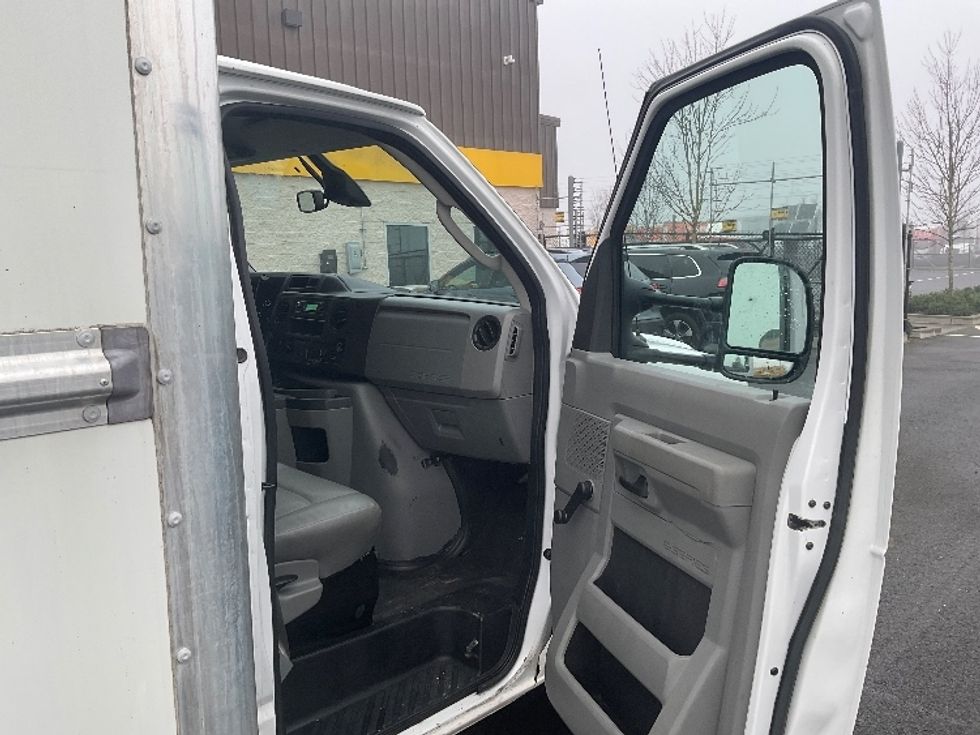 Light Duty Box Truck-Light and Medium Duty Trucks-Ford-2021-E350-Everett-WA-111,141\n\t\tmiles-$ 28,500 - Image 17