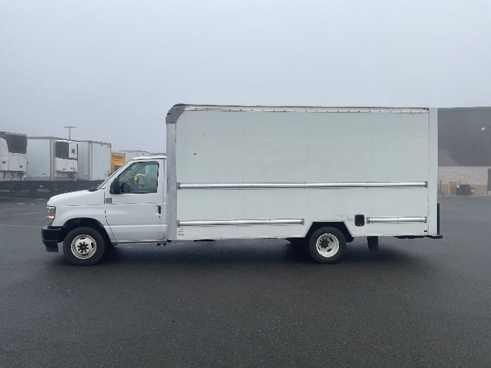 Light Duty Box Truck-Light and Medium Duty Trucks-Ford-2021-E350-Everett-WA-111,141\n\t\tmiles-$ 28,500 - Image 4