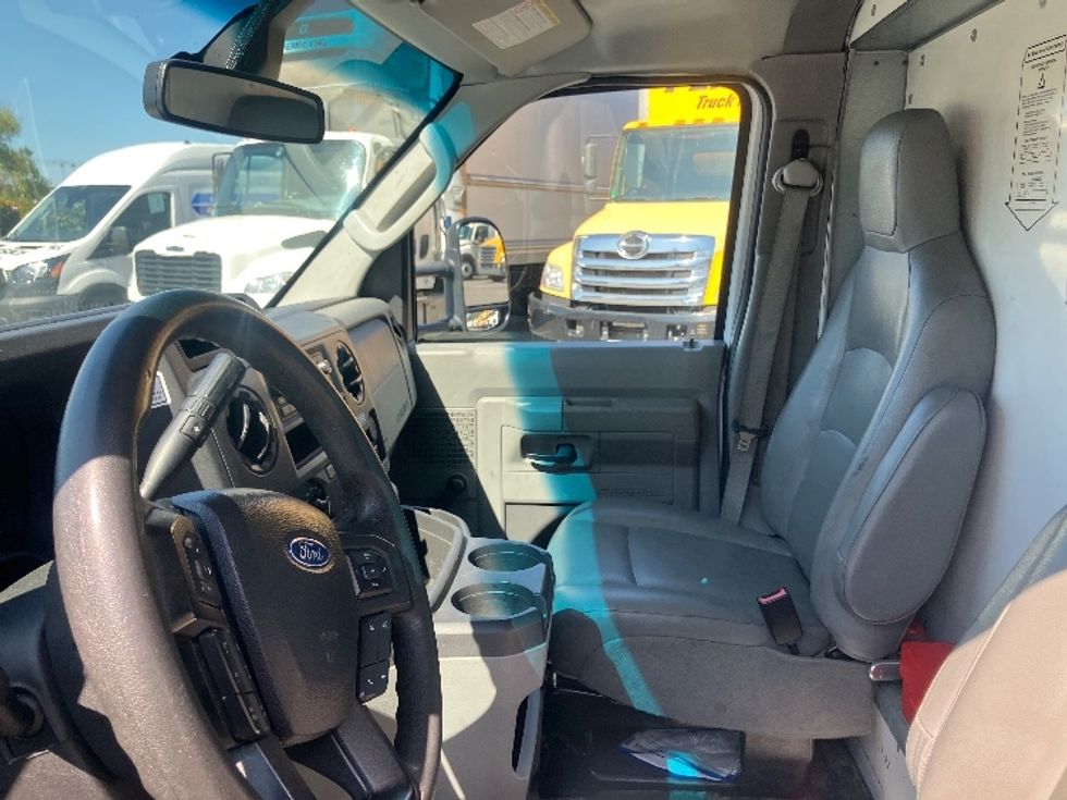 Light Duty Box Truck-Light and Medium Duty Trucks-Ford-2021-E350-Fontana-CA-89,725\n\t\tmiles-$ 31,000 - Image 18