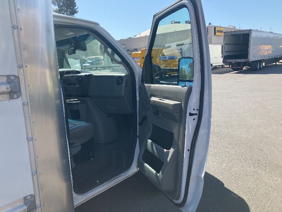 Light Duty Box Truck-Light and Medium Duty Trucks-Ford-2021-E350-Fontana-CA-89,725\n\t\tmiles-$ 31,000 - Image 19
