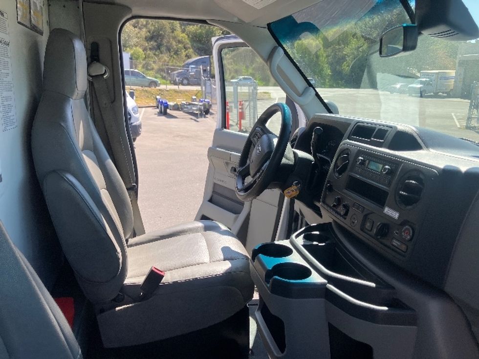 Light Duty Box Truck-Light and Medium Duty Trucks-Ford-2021-E350-Fontana-CA-89,725\n\t\tmiles-$ 31,000 - Image 21