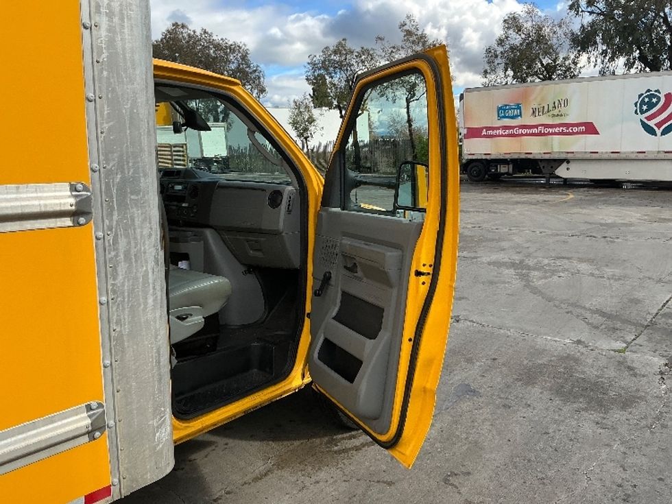 Light Duty Box Truck-Light and Medium Duty Trucks-Ford-2021-E350-Fontana-CA-95,150\n\t\tmiles-$ 27,750 - Image 19