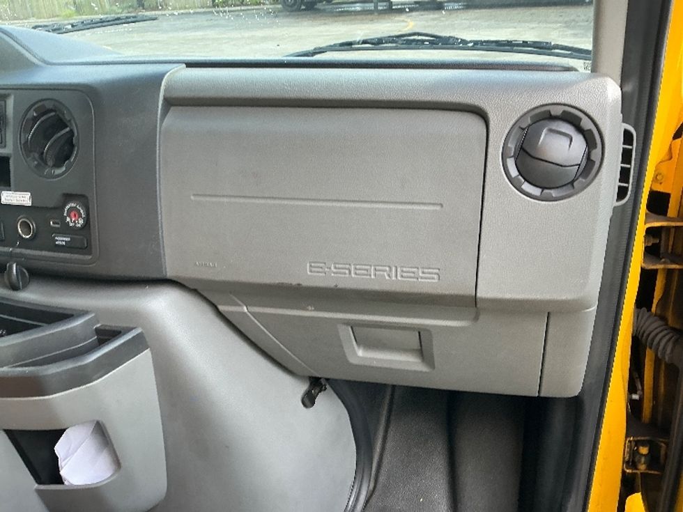 Light Duty Box Truck-Light and Medium Duty Trucks-Ford-2021-E350-Fontana-CA-95,150\n\t\tmiles-$ 27,750 - Image 20