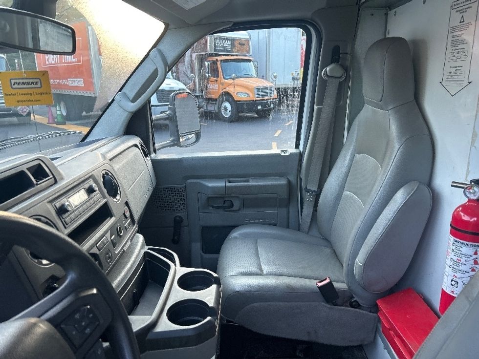 Light Duty Box Truck-Light and Medium Duty Trucks-Ford-2021-E350-Forest Park-GA-109,698\n\t\tmiles-$ 25,250 - Image 18