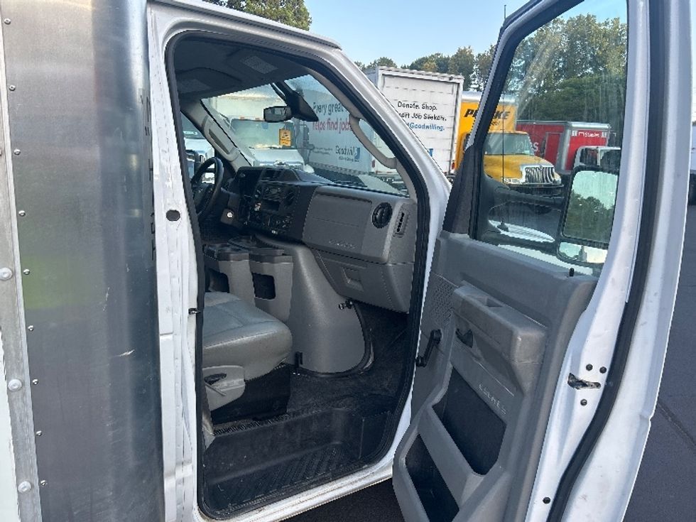 Light Duty Box Truck-Light and Medium Duty Trucks-Ford-2021-E350-Forest Park-GA-109,698\n\t\tmiles-$ 25,250 - Image 19