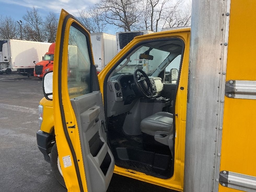 Light Duty Box Truck-Light and Medium Duty Trucks-Ford-2021-E350-Gahanna-OH-101,070\n\t\tmiles-$ 25,250 - Image 16